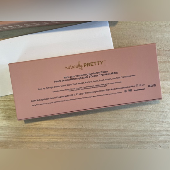 IT COSMETICS “NATURALLY PRETTY” EYESHADOW PALLET - Picture 6 of 8